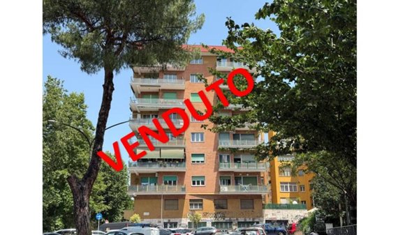 appartamento in vendita a Roma in zona Ostiense