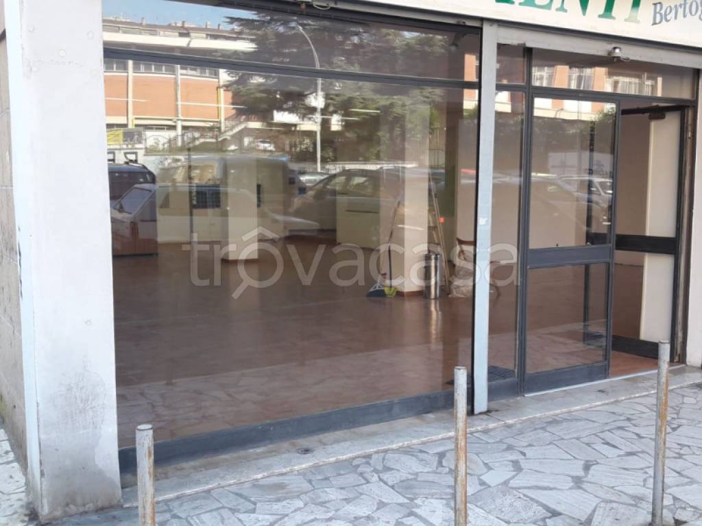 negozio in vendita a Roma in zona Portuense