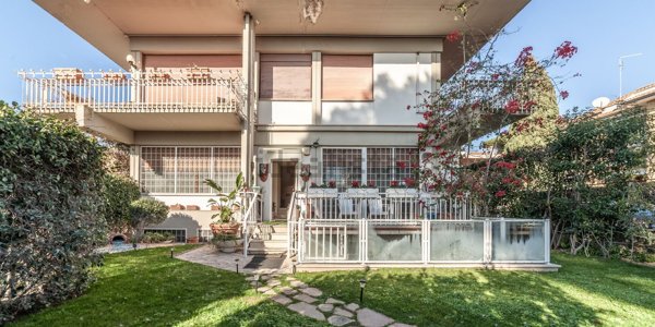 casa indipendente in vendita a Roma in zona Casal Palocco