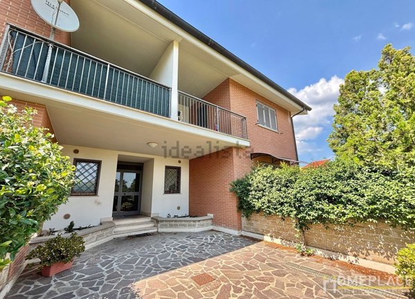 appartamento in vendita a Roma in zona Lunghezza