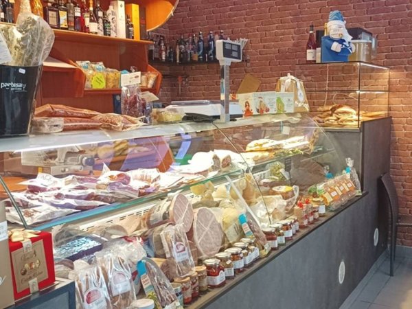 negozio in vendita a Roma in zona Della Vittoria