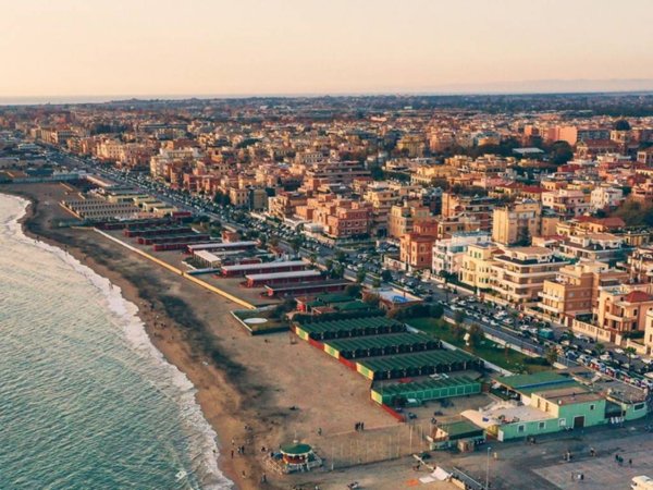 appartamento in vendita a Roma in zona Ostia Antica