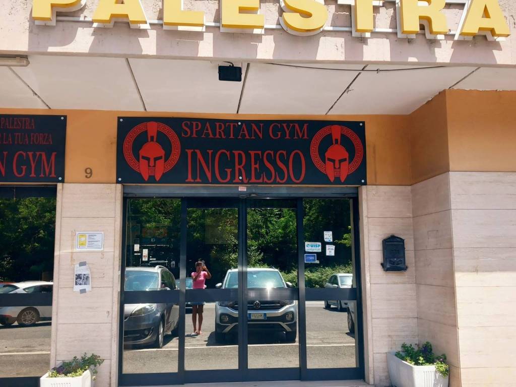 negozio in vendita a Roma in zona Torrevecchia