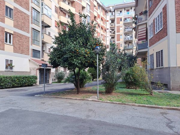 appartamento in vendita a Roma in zona Ardeatino