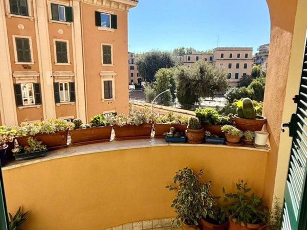 appartamento in vendita a Roma in zona Appio Latino