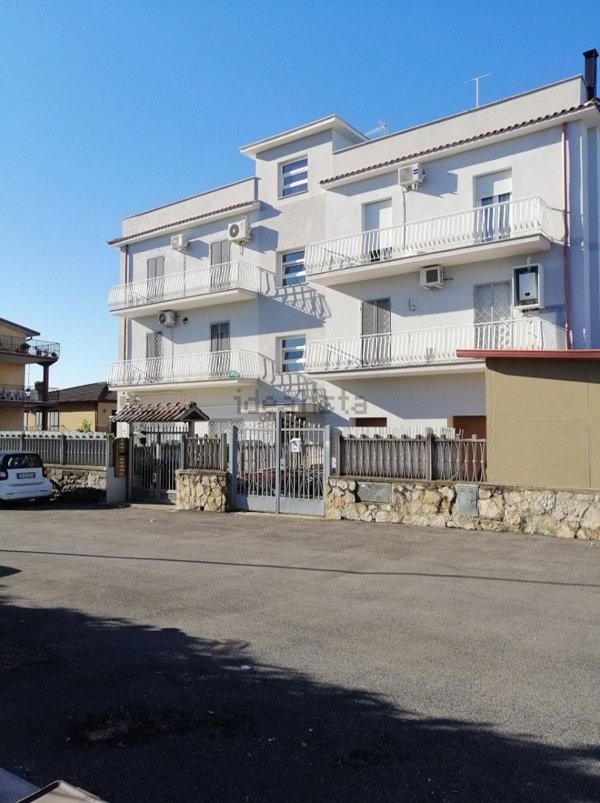 appartamento in vendita a Roma in zona Tor Bella Monaca