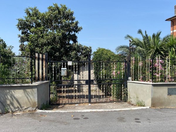 appartamento in vendita a Roma in zona Giardini di Corcolle