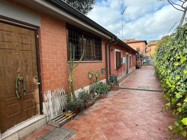 appartamento in vendita a Roma in zona Appio Claudio