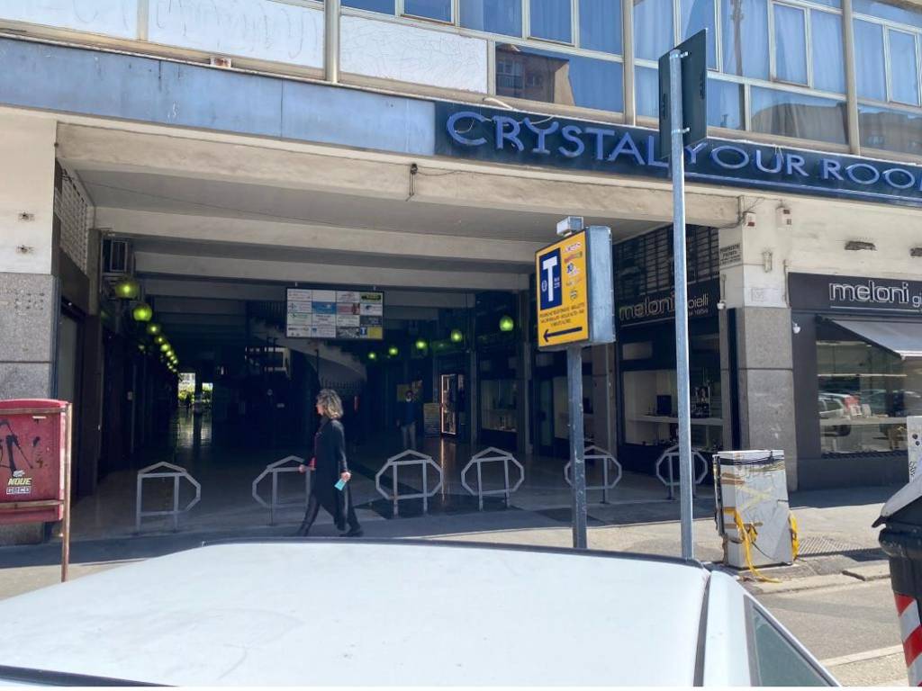 negozio in vendita a Roma in zona Cinecittà