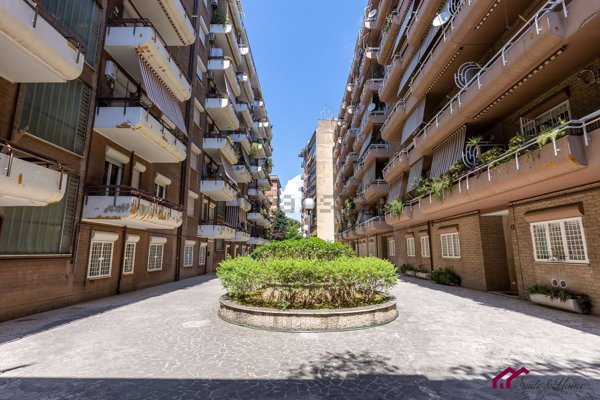 appartamento in vendita a Roma in zona Ardeatino