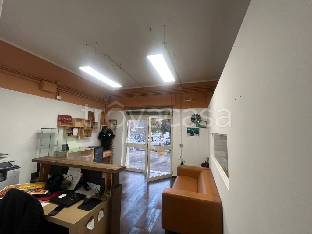 negozio in vendita a Roma in zona Tuscolano