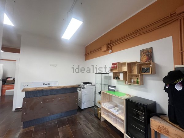 negozio in vendita a Roma in zona Tuscolano