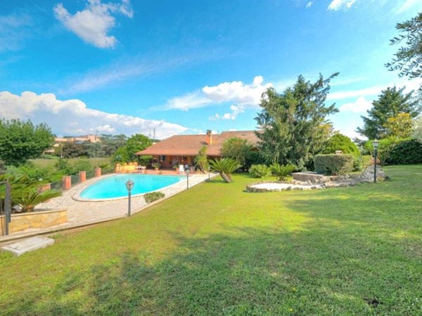 casa indipendente in vendita a Roma in zona Olgiata