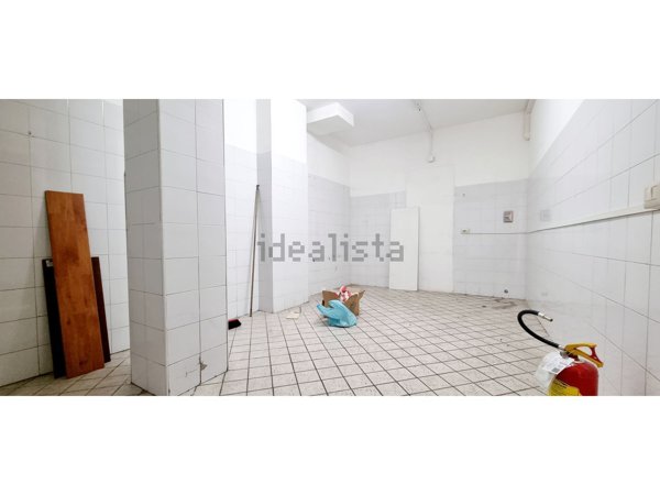 locale commerciale in vendita a Roma in zona Portuense