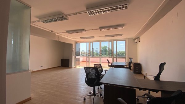 ufficio in vendita a Roma in zona Tuscolano