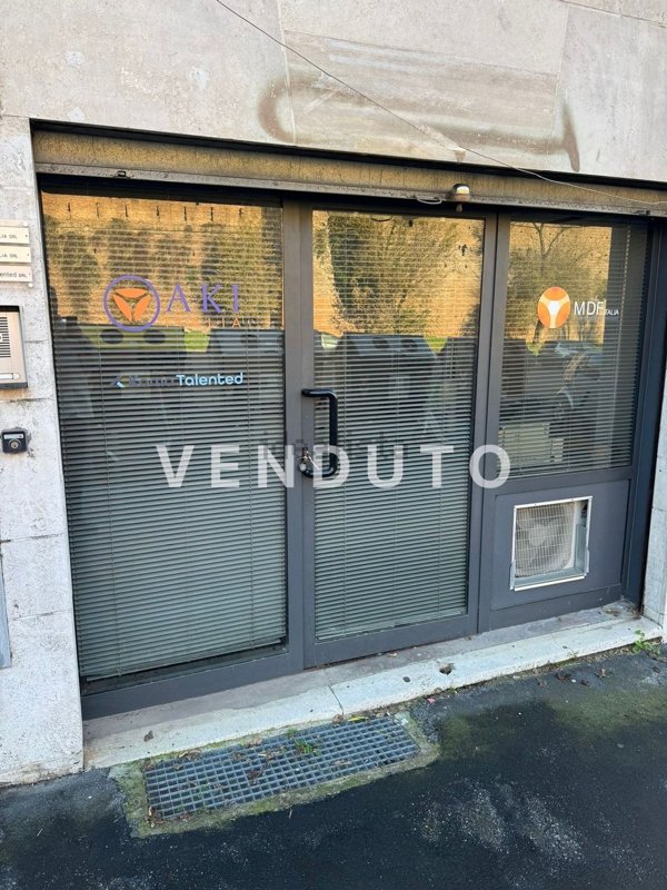 locale commerciale in vendita a Roma in zona San Saba - Ripa