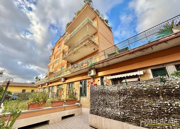 appartamento in vendita a Roma in zona Torre Maura