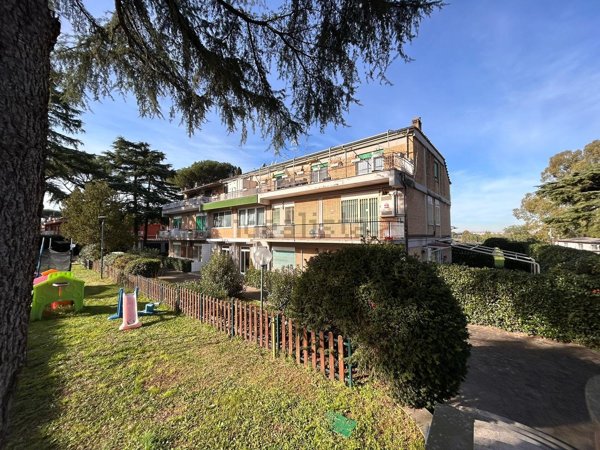 appartamento in vendita a Roma in zona Appio Pignatelli