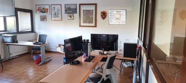 ufficio in vendita a Roma in zona Spinaceto