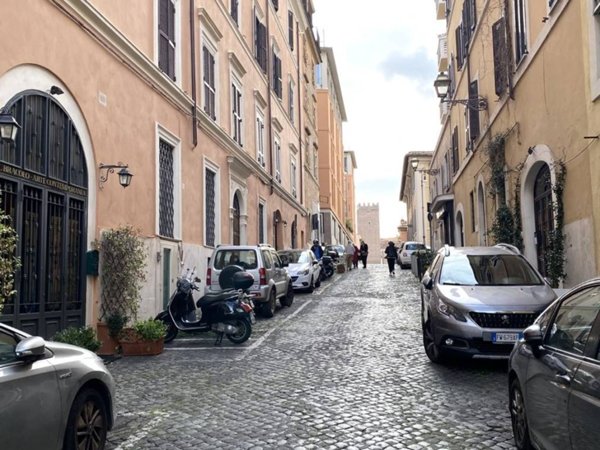 appartamento in vendita a Roma in zona Rione Monti/Campitelli