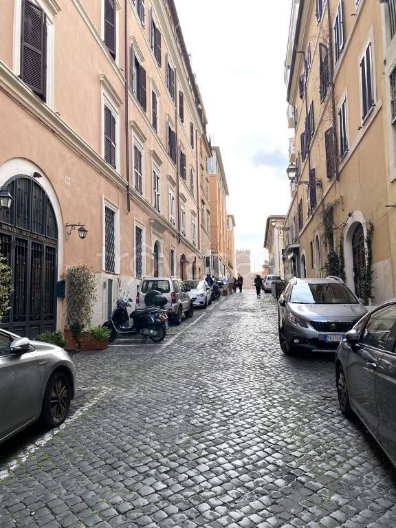 appartamento in vendita a Roma in zona Rione Monti/Campitelli