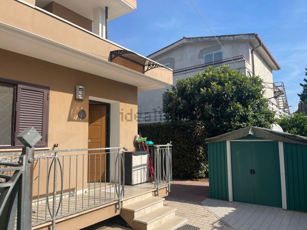 casa indipendente in vendita a Roma in zona Giardini di Corcolle