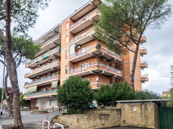 appartamento in vendita a Roma in zona Corviale