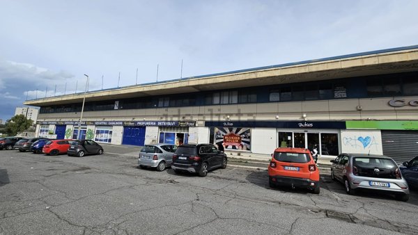 ufficio in vendita a Roma in zona Torre Angela