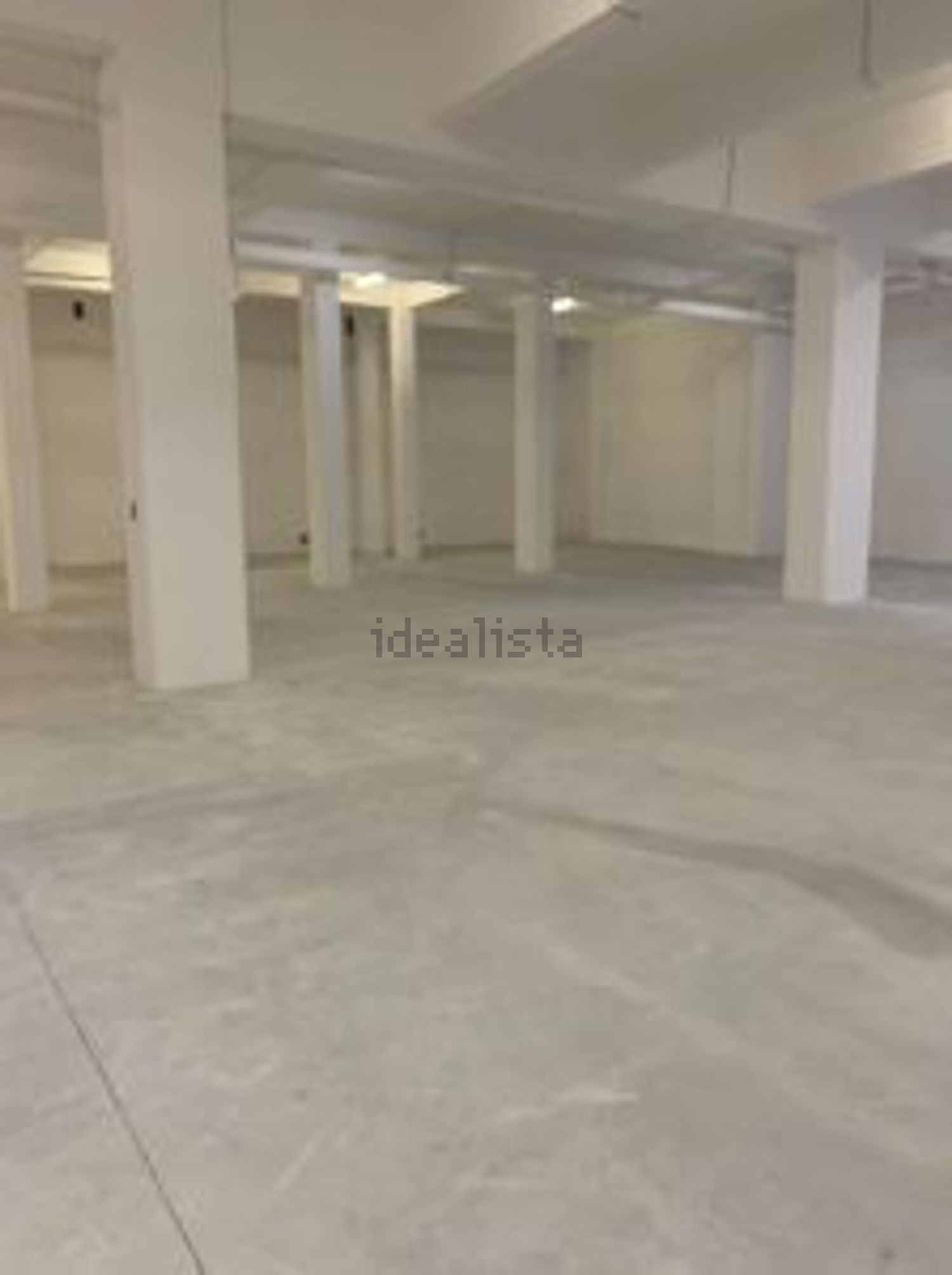 locale di sgombero in vendita a Roma in zona Appio Claudio