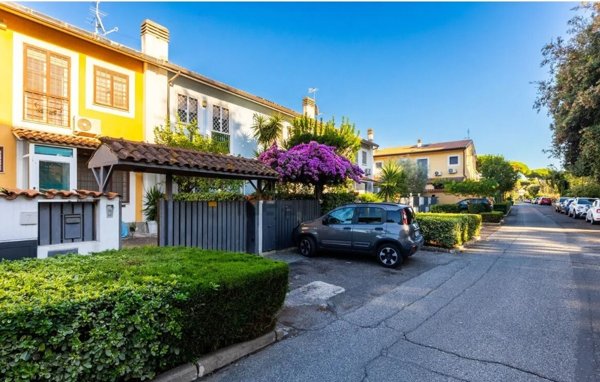 casa indipendente in vendita a Roma in zona Casal Palocco