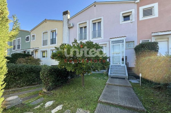 casa indipendente in vendita a Roma in zona Casal Palocco