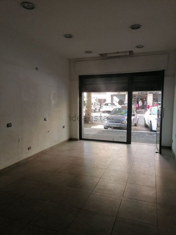 locale commerciale in vendita a Roma in zona Ostia