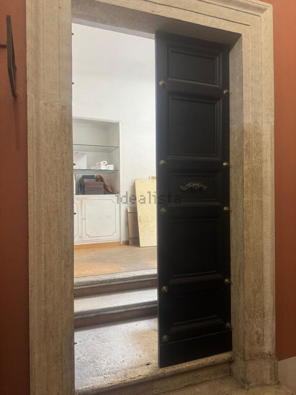 locale commerciale in vendita a Roma in zona Campo Marzio