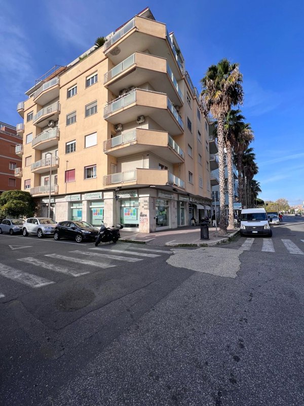 appartamento in vendita a Roma in zona Ostia