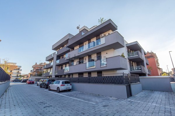 appartamento in vendita a Roma in zona Tor Bella Monaca