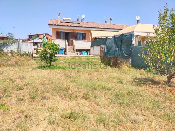 casa indipendente in vendita a Roma in zona Case Rosse