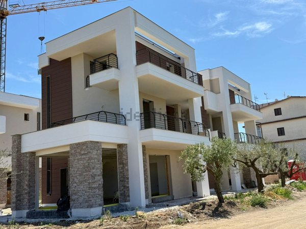 casa indipendente in vendita a Roma in zona Torre Gaia