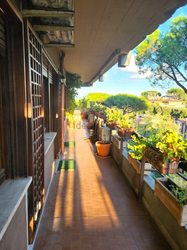 appartamento in vendita a Roma in zona Tomba di Nerone