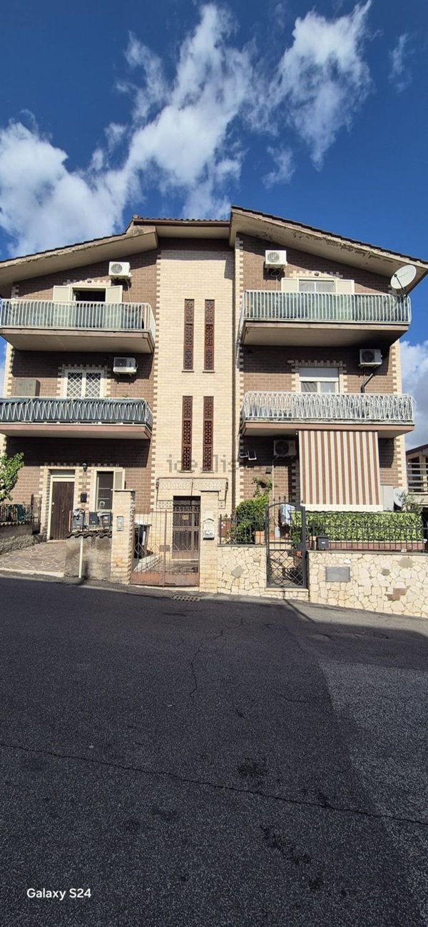 appartamento in vendita a Roma in zona Tor Bella Monaca