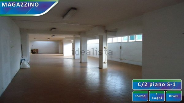 locale commerciale in vendita a Roma in zona Casal Morena