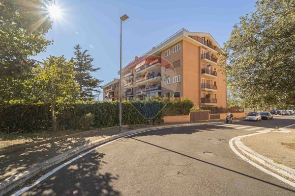 appartamento in vendita a Roma in zona Corviale