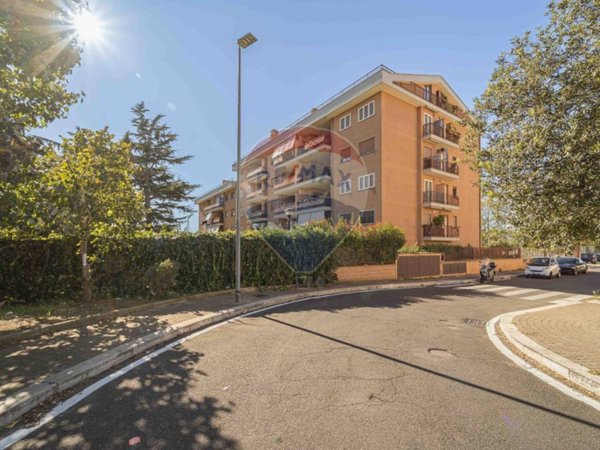 appartamento in vendita a Roma in zona Corviale