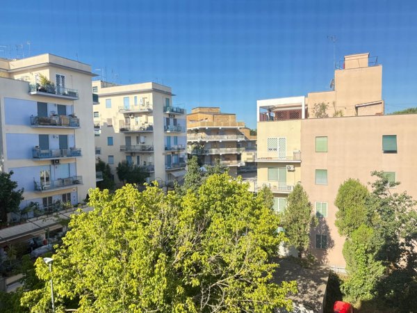 appartamento in vendita a Roma in zona Ardeatino