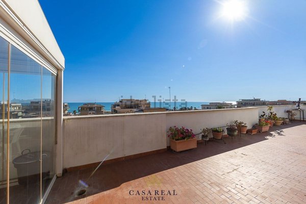 appartamento in vendita a Roma in zona Ostia