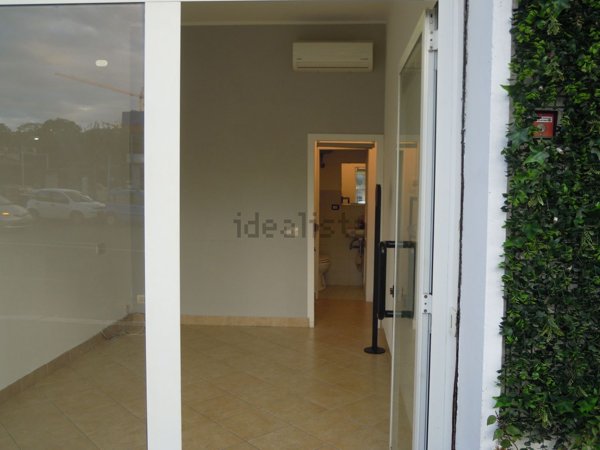 locale commerciale in vendita a Roma in zona Monte Sacro/Talenti