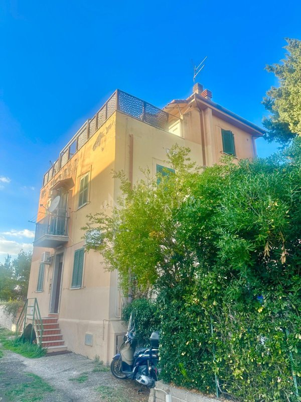 appartamento in vendita a Roma in zona Torre Maura