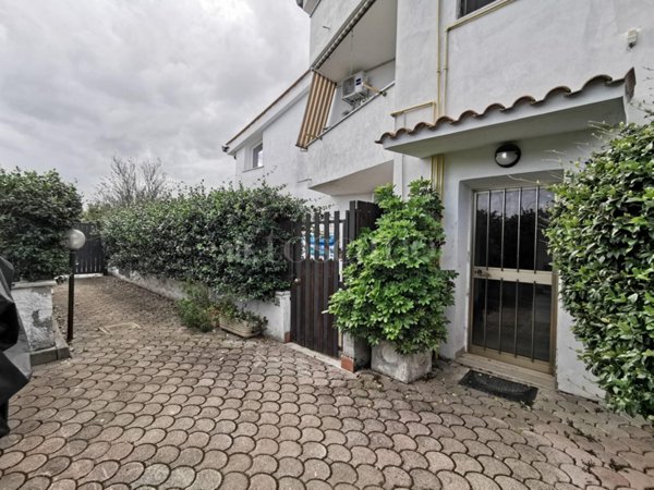 appartamento in vendita a Roma in zona Axa