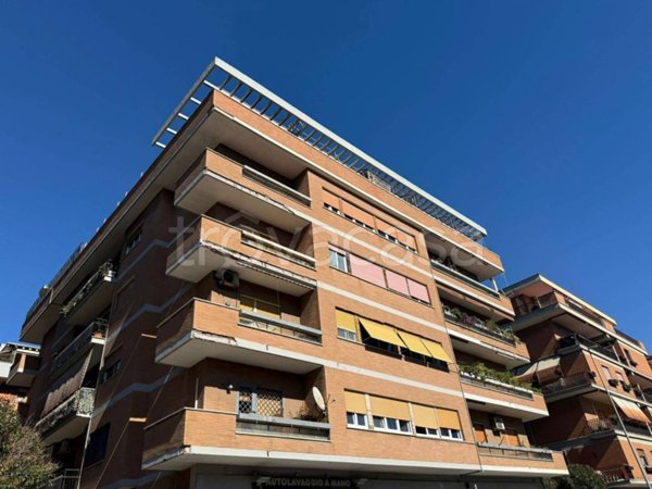 appartamento in vendita a Roma in zona Ostia