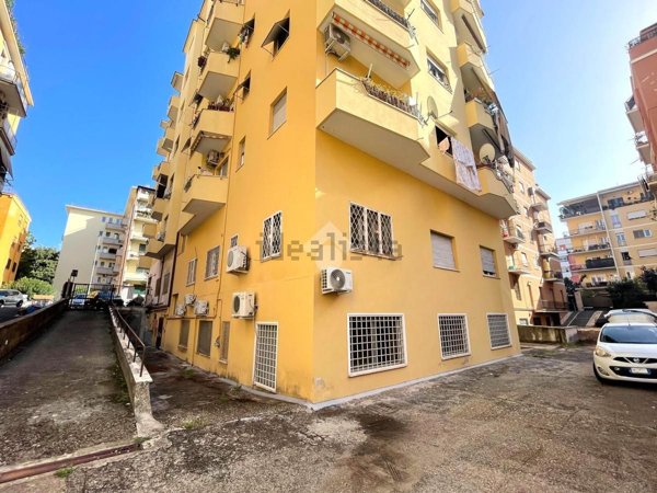 locale commerciale in vendita a Roma in zona Monte Sacro/Talenti