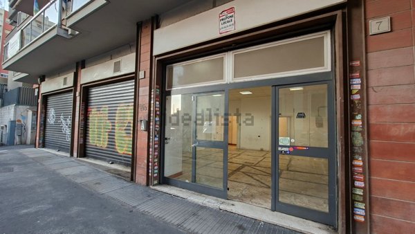 locale commerciale in vendita a Roma in zona Portuense